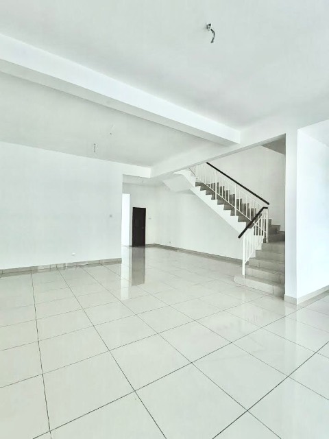 Bandar Cemerlang - Double Storey Terrace House / Original Unit / Gated & Guarded - Thumbnail 2