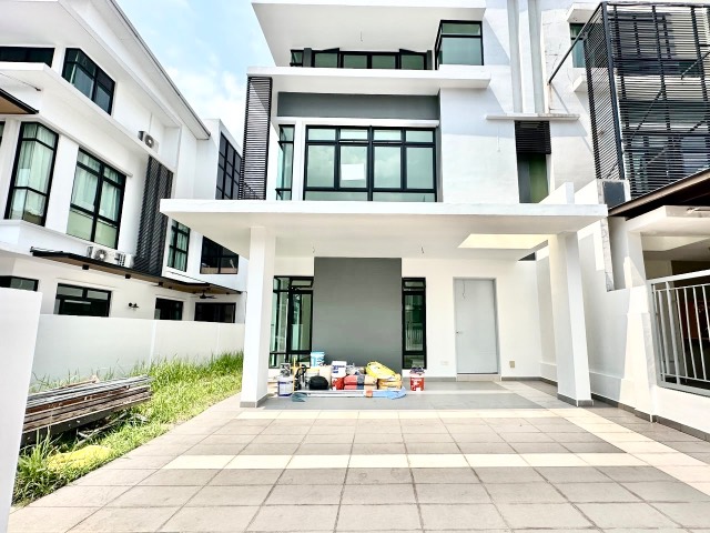 Mutiara Mas (Opal) - Three Storey Cluster / Private Lift in the Unit / Cheapest in the Market