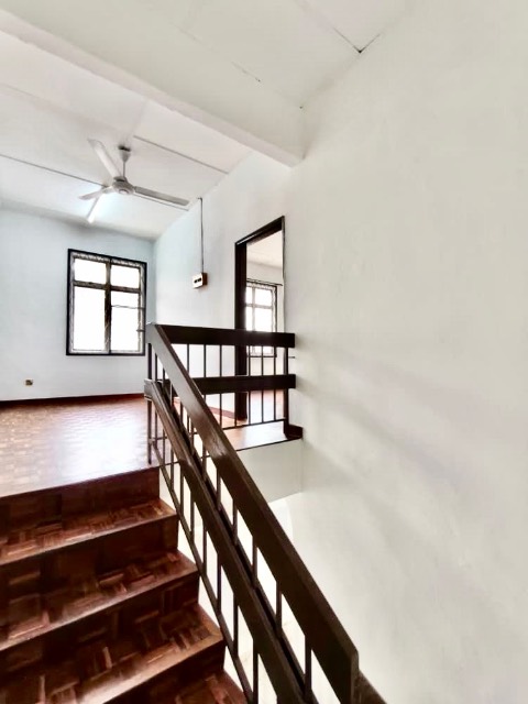 Bukit Kempas - Double Storey Semi Detached / Huge Size with Extra Land / Newly Refurbished - Thumbnail 11