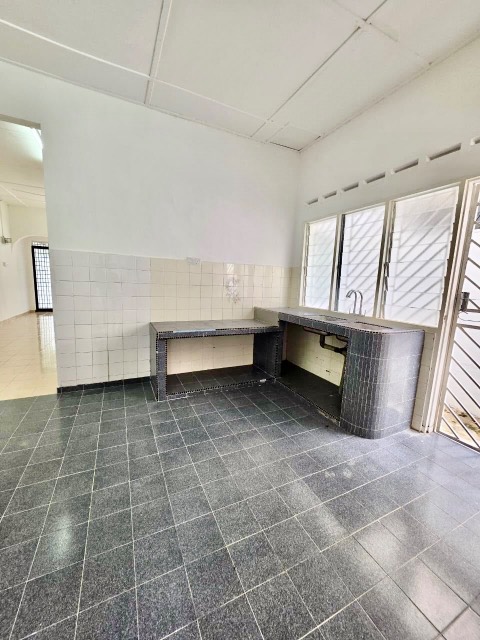 Taman Universiti - Single Storey Terrace / First Time Buyer Eligible To Waive Stamp Duty - Thumbnail 9