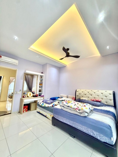 Eco Summer - Double Storey Terrace / Renovated with Partial Furnishing / Opposite of Eco Palladium - Thumbnail 4