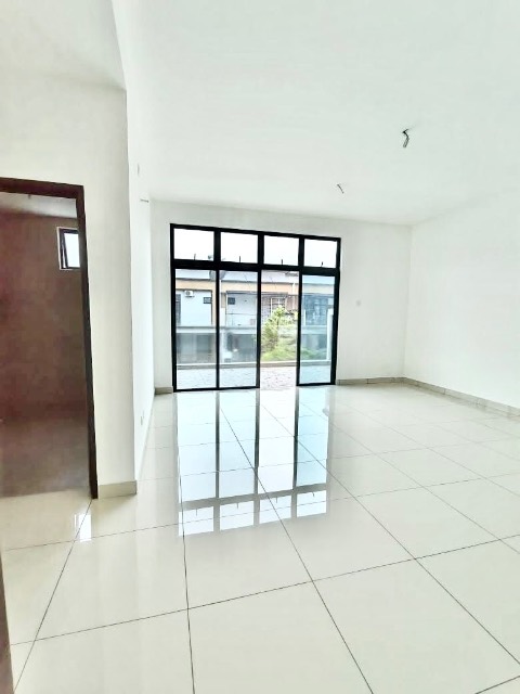 Bandar Cemerlang - Double Storey Terrace House / Original Unit / Gated & Guarded - Thumbnail 3