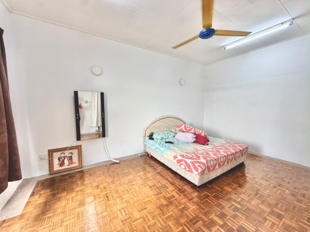 Taman Molek - Double Storey Terrace / Large Spacious Unit / Basic Renovation - Thumbnail 2