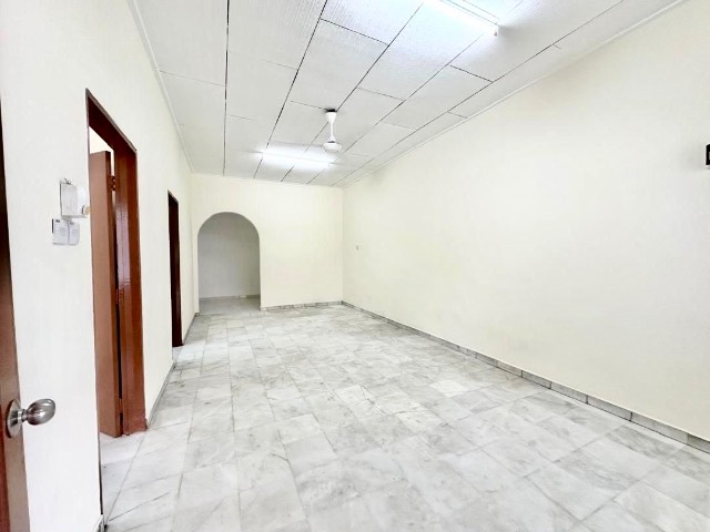 Tun Aminah - Single Storey Terrace / Nearby Shoplots Very Convenient