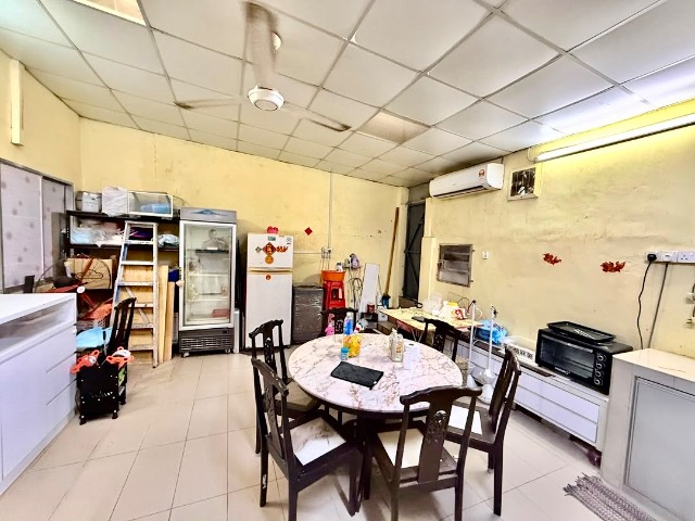 Taman Molek (Desa Harmoni) - Double Storey Terrace / Renovated in Well Condition / Nearby Molek Shops & Highway to Town - Thumbnail 8