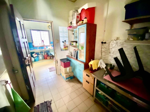 Bukit Indah - Double Storey Terrace / Full Loan Unit / Nearby Shops & Tuas Highway - Thumbnail 8