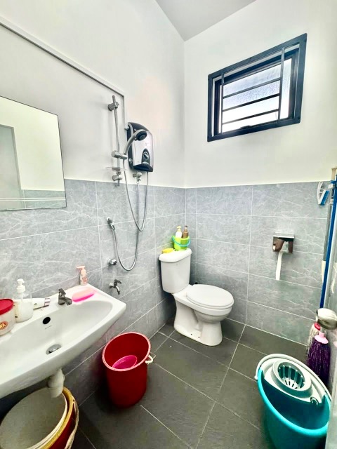 Bukit Indah - Double Storey Terrace / Basic Renovated in Well Condition / Gated & Guarded - Thumbnail 8