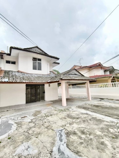 Bukit Kempas - Double Storey Semi Detached / Huge Size with Extra Land / Newly Refurbished