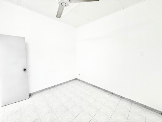 Johor Jaya - Single Storey Terrace / Basic Renovation + Extension / Walking Distance to Shoplot - Thumbnail 4