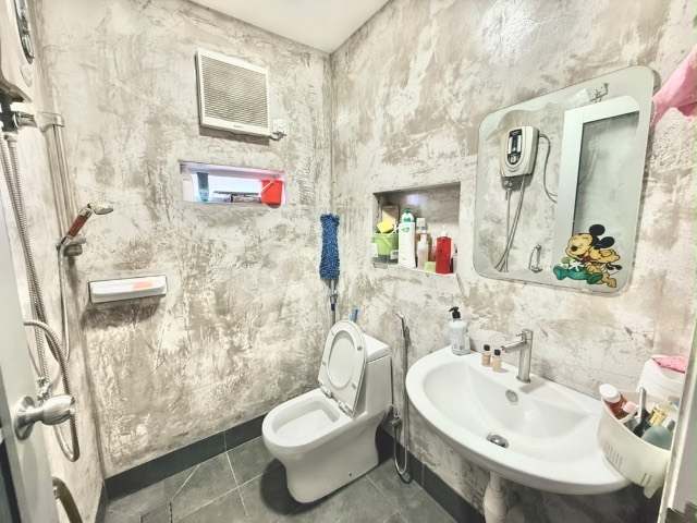 Taman Molek - Double Storey Terrace / Large Spacious Unit / Basic Renovation - Thumbnail 9