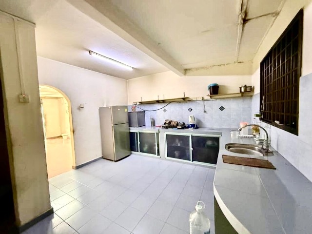 Johor Jaya - Double Storey Low Cost / Renovated with Living Room & Kitchen Extended - Thumbnail 7