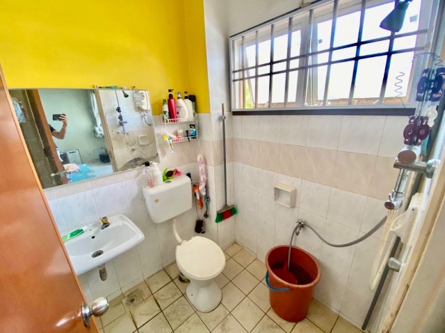 Bukit Indah - Double Storey Terrace / Full Loan Unit / Nearby Shops & Tuas Highway - Thumbnail 11
