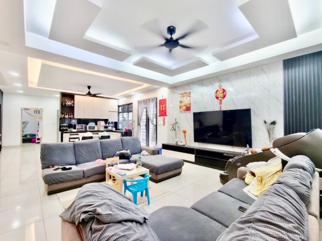 Crest Austin (Glenmarie) - Double Storey Cluster / Renovated Unit with Unblock View / Gated & Guarded - Thumbnail 1