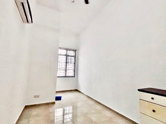 Nusa Sentral - Double Storey Terrace / Basic Renovation / Gated & Guarded - Thumbnail 7