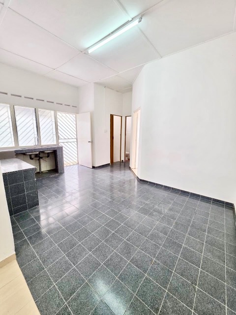 Taman Universiti - Single Storey Terrace / First Time Buyer Eligible To Waive Stamp Duty - Thumbnail 8