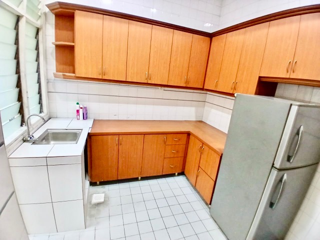Taman Molek - 1.5 Storey Terrace / Basic Renovation / Matured Area & Nearby Town - Gambar kecil 7