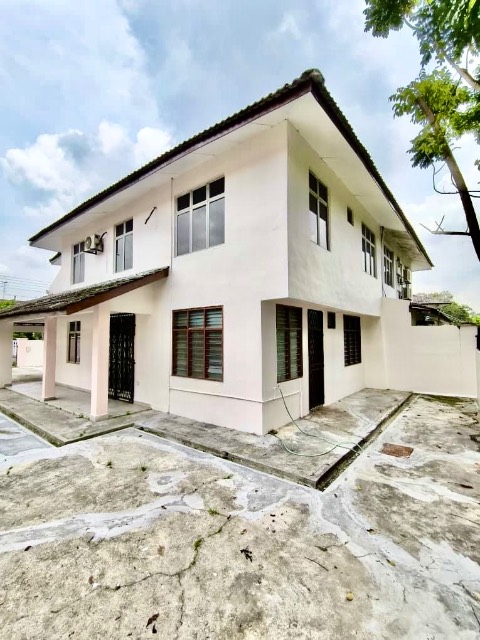 Bukit Kempas - Double Storey Semi Detached / Huge Size with Extra Land / Newly Refurbished - Thumbnail 18