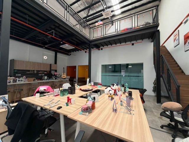 Eco Business Park 1 (Dato Onn) - 1.5 Storey Cluster Factory / Fully Renovated with Mezzanine Floor - Thumbnail 2