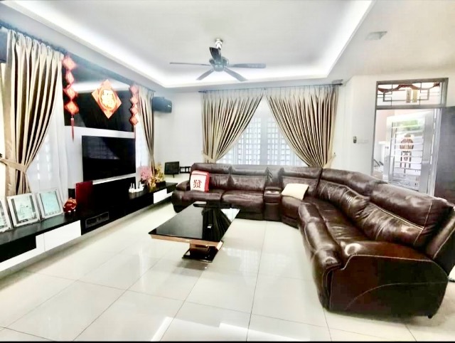 Bukit Indah (Horizon Hills) - Double Storey Cluster / Renovated & Well Maintained / Nearby Tuas Checkpoint