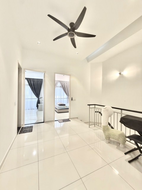 Eco Summer - Double Storey Terrace / Renovated with Partial Furnishing / Opposite of Eco Palladium - Thumbnail 8