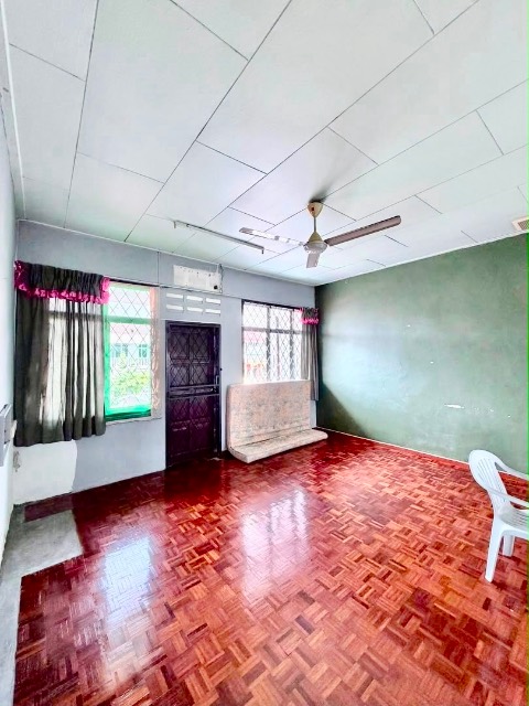 Skudai (Sri Putri) - Double Storey Terrace/ Fully Extended Unit / Good Condition - Thumbnail 5