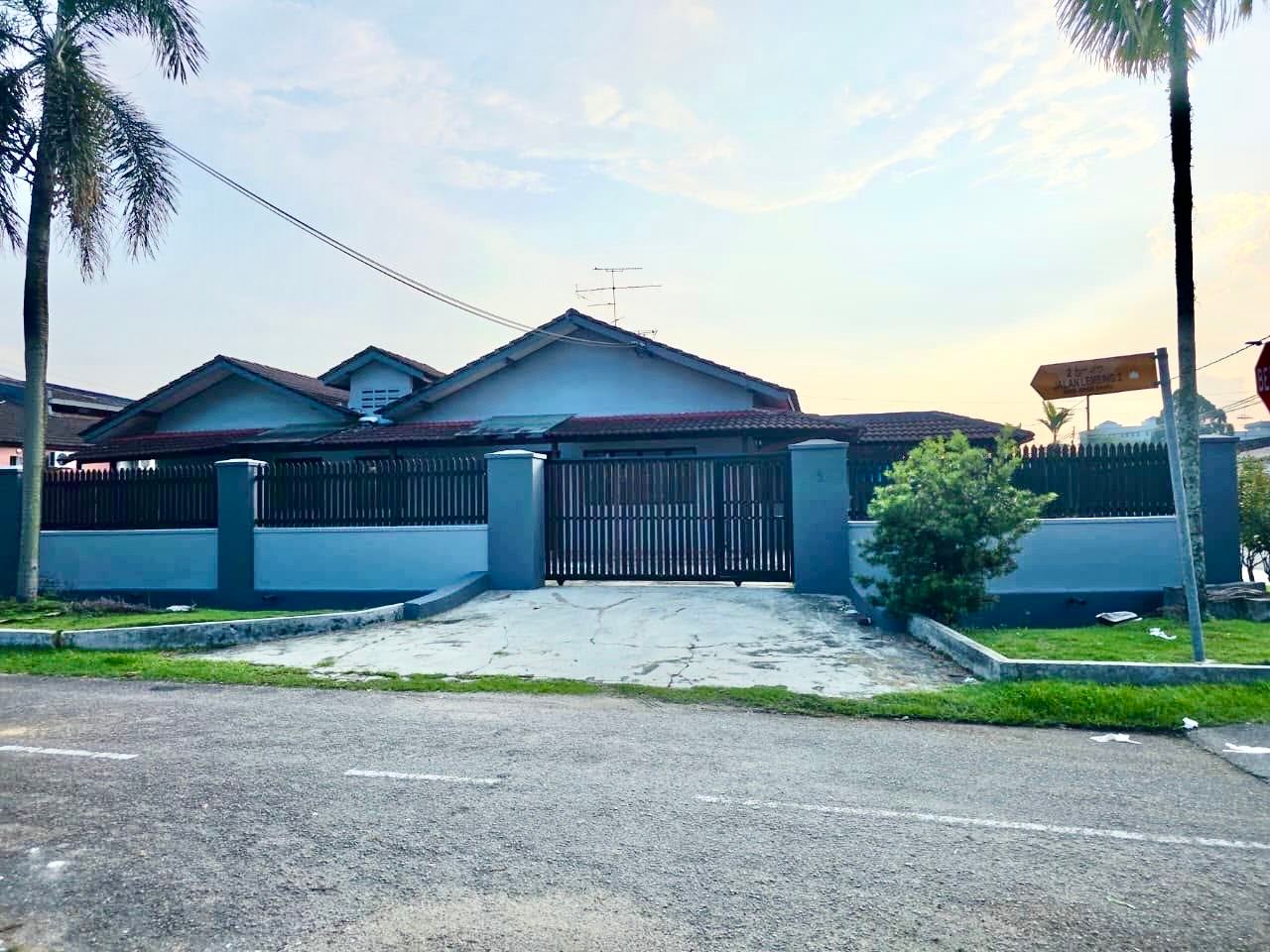 Taman Sri Tebrau - Single Storey Terrace / 15mins to CIQ / Perfect Investment Choice - Photo 1