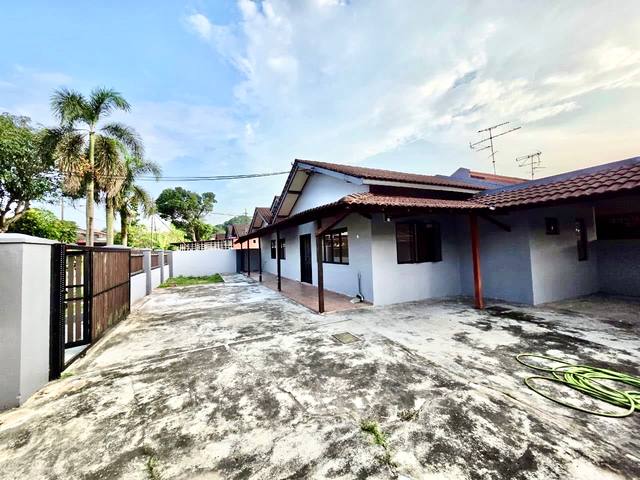 Taman Sri Tebrau - Single Storey Terrace / 15mins to CIQ / Perfect Investment Choice - Thumbnail 2