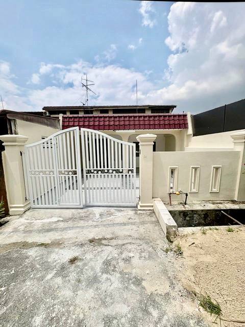 Johor Jaya - Single Storey Terrace / Fully Renovate & Extend / with Mezzanine Floor