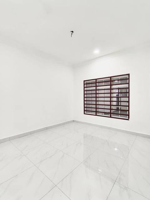 Johor Jaya - Single Storey Corner Lot / with 20ft Extra Land / Fully Renovate & Extend - Thumbnail 6
