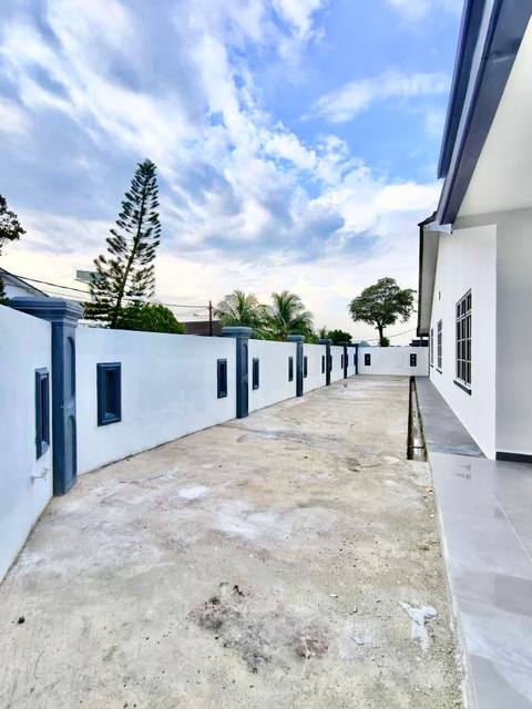 Johor Jaya - Single Storey Corner Lot / with 20ft Extra Land / Fully Renovate & Extend - Thumbnail 11