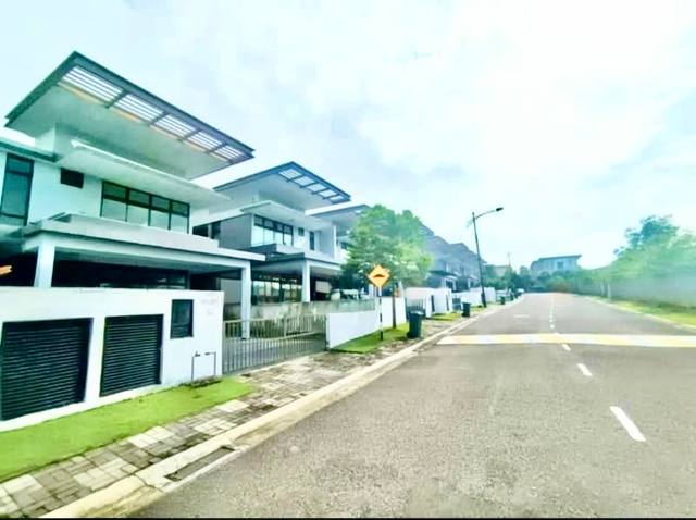 Setia Eco Cascadia - Double Storey Cluster End Lot / Nicely Renovated / Gated & Guarded