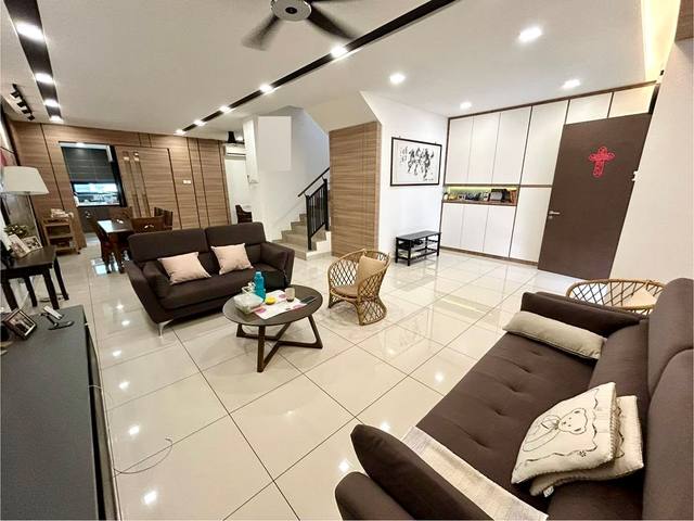 Austin Duta - Double Storey Terrace / Fully Designed & Renovated / Gated & Guarded - Thumbnail 2