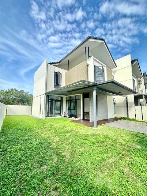 Medini Iskandar (Avira Garden) - Double Storey Terrace / End Lot with Extra Land / Gated & Guarded