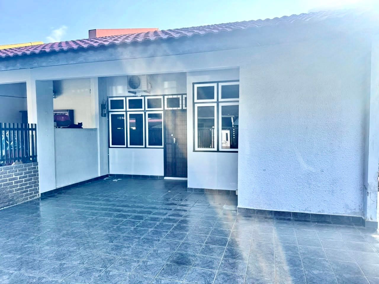 Taman Daya - Single Storey Corner Lot / Full Loan Unit / Original Condition - Photo 1