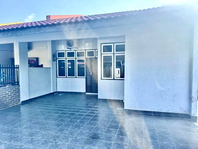 Taman Daya - Single Storey Corner Lot / Full Loan Unit / Original Condition