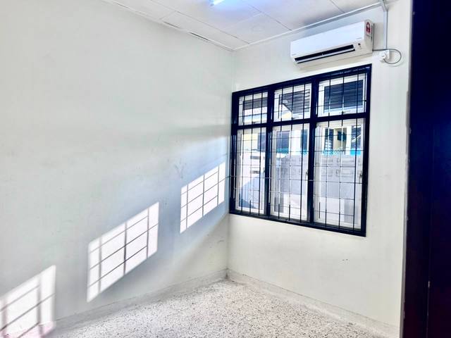 Taman Daya - Single Storey Corner Lot / Full Loan Unit / Original Condition - Thumbnail 4