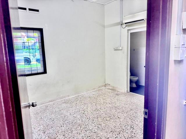 Taman Daya - Single Storey Corner Lot / Full Loan Unit / Original Condition - Thumbnail 5