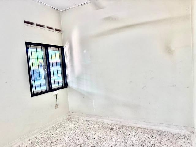 Taman Daya - Single Storey Corner Lot / Full Loan Unit / Original Condition - Thumbnail 7