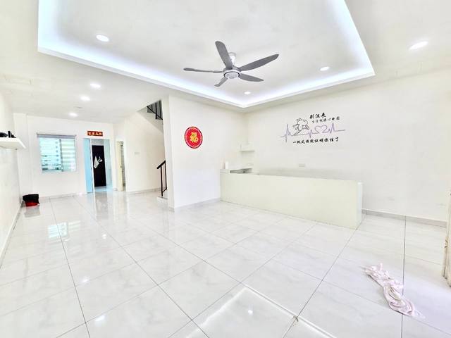 Mount Austin (Cube 166) - Double Storey Terrace / Fully Extended Unit / Gated & Guarded