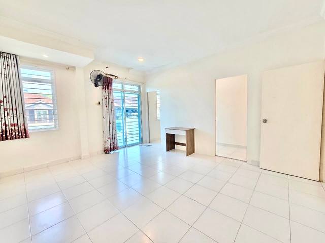 Mount Austin (Cube 166) - Double Storey Terrace / Fully Extended Unit / Gated & Guarded - Thumbnail 4