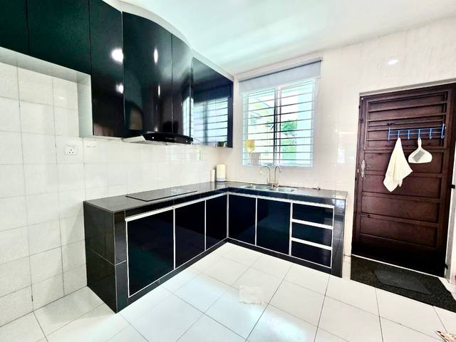 Mount Austin (Cube 166) - Double Storey Terrace / Fully Extended Unit / Gated & Guarded - Thumbnail 9