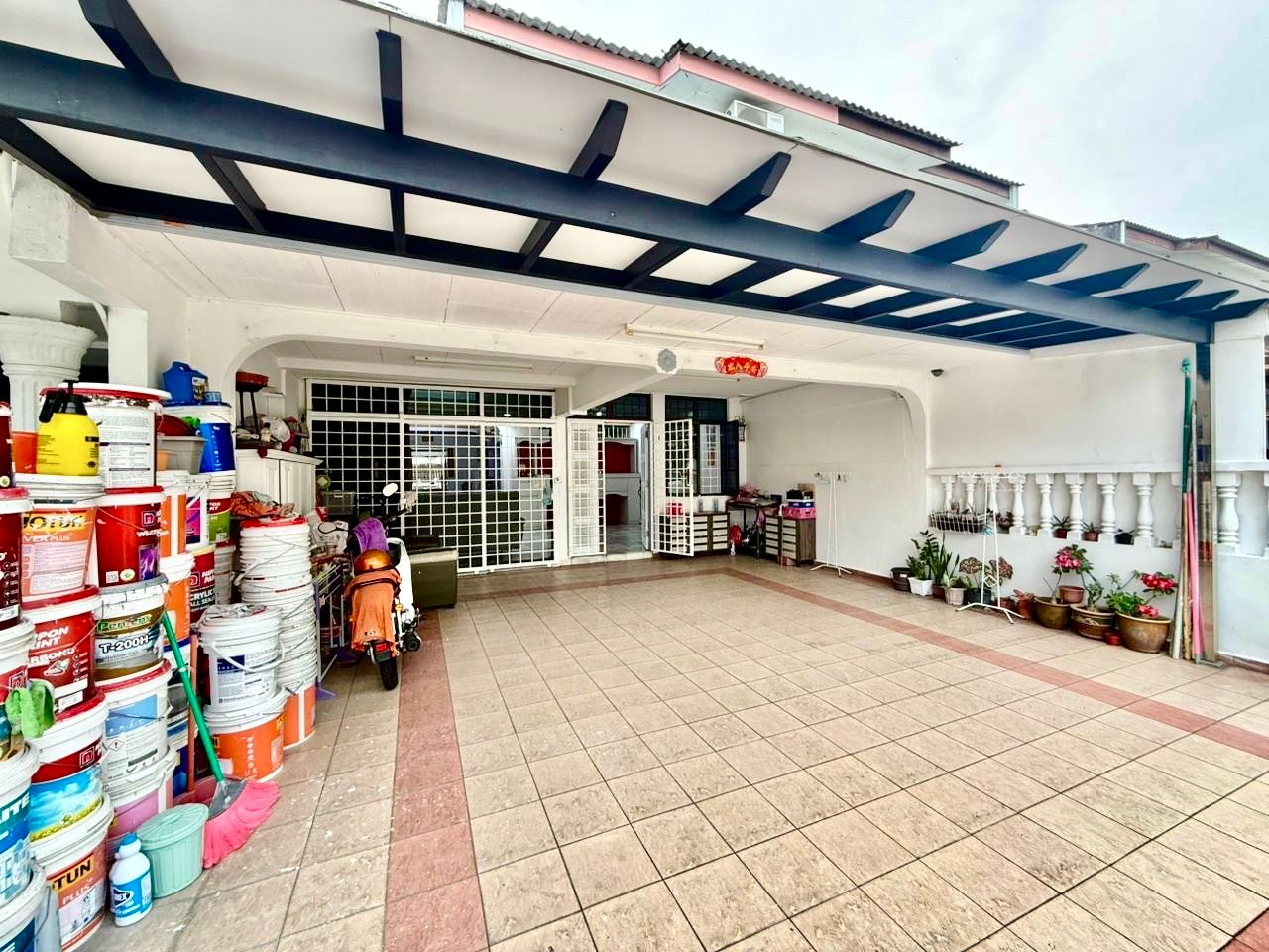 Desa Cemerlang - Double Storey Terrace / Renovated & Extended / Gated & Guarded - Photo 1