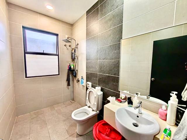 Mount Austin (Glenmarie) - Double Storey End Lot / Extra 10ft Land / Extended Unit - Thumbnail 19