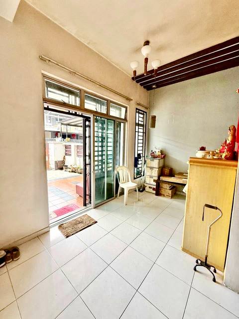 Mount Austin (Cube 166) - Double Storey Terrace / Renovated Unit / Nearby Austin Crest - Thumbnail 3