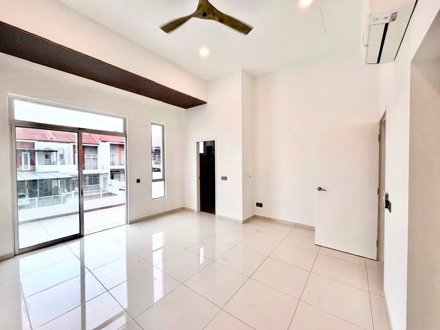 Gelang Patah (Setia Eco Village) - Double Storey Terrace / Renovated & Nice Unit / Nearby Bus Terminal - Thumbnail 4