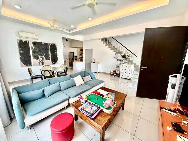 Horizon Hills (The Greens) - Double Storey Superlink / Corner Lot with Extra Land / Renovated & Furnished