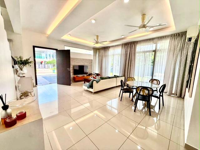 Horizon Hills (The Greens) - Double Storey Superlink / Corner Lot with Extra Land / Renovated & Furnished - Thumbnail 2
