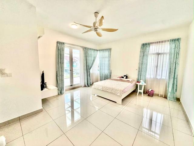 Horizon Hills (The Greens) - Double Storey Superlink / Corner Lot with Extra Land / Renovated & Furnished - Thumbnail 3