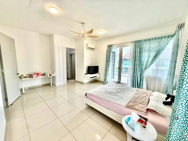 Horizon Hills (The Greens) - Double Storey Superlink / Corner Lot with Extra Land / Renovated & Furnished - Thumbnail 4