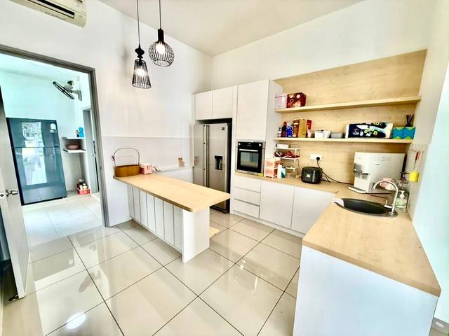 Horizon Hills (The Greens) - Double Storey Superlink / Corner Lot with Extra Land / Renovated & Furnished - Thumbnail 9